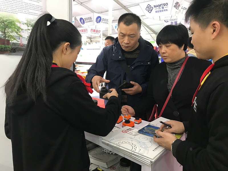 歐拓拉手廠家批發(fā)拉手,內波紋手輪,背波紋手輪,橢圓拉手,膠木拉手,方形拉手